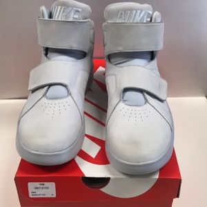 New Nike men’s 9 straps